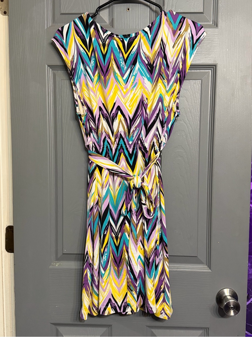 ECI V-Neck Chevron Midi Dress in Purple, Yellow & Blue XL - Picture 7 of 10